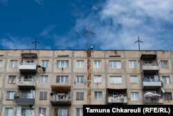 The building with seven crosses is well known in the Temqa district of Tbilisi.