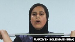 یکتا جمالی، ورزشکار زن مدال‌آور وزنه‌برداری ایران