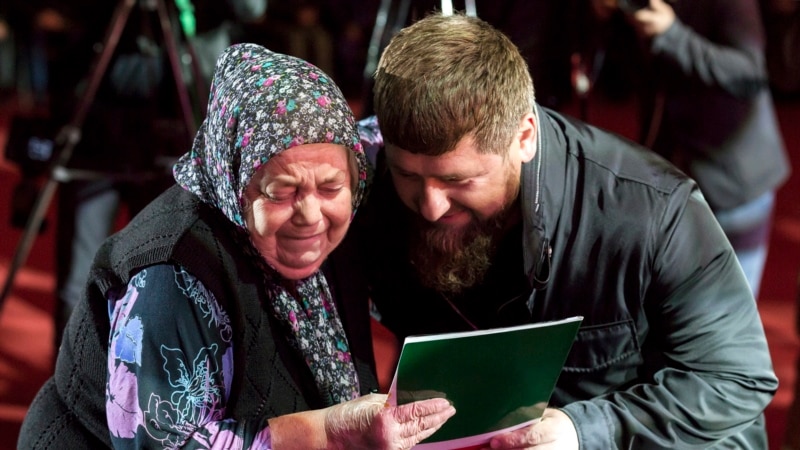 Народная любовь на дистанции. Как Кадырова оберегают от жителей республики