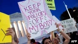 Protestë në Amerikë kundër vendimit të Gjykatë Supreme, e cila shfuqizoi të drejtën për abort. Fotografi ilusturese.