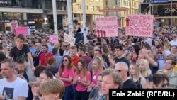 Prosvjed pod nazivom "Dosta! Uništavanja javnog zdravlja i zanemarivanja zdravlja žena!" održan u Zagrebu 2022. u znak solidarnosti s Mirelom Čavajdom i svim ženama kojima je uskraćen zakonom zajamčen pobačaj i drugi oblici zdravstvene zaštite u Hrvatskoj. 