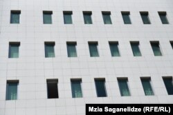 კლინიკა "ვივამედი" - გისოსები ფანჯრებზე, თბილისი, 2022 წლის 12 მაისი