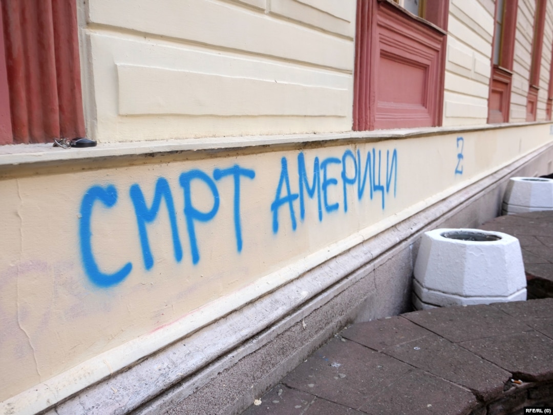 In Belgrade, backers of Ukraine and Russia fight with graffiti