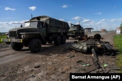 Ucraina a eliberat Harkovul în luna mai. Imagine din 13 mai 2022 cu resturile unui tanc rusesc (AP Photo/Bernat Armangue)