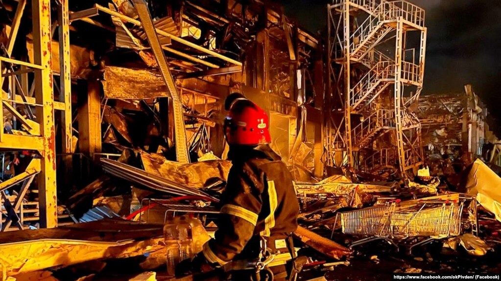 За повідомленням, загарбники вдарили по Одесі із застосуванням авіації, по місту випустили сім ракет