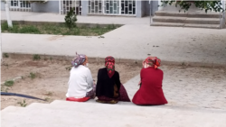 Türkmen zenanlary 'gözellik gadagançylygy' barada pikir alyşýarlar we basyşa garşylyk bildirmäge synanyşýarlar