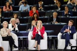  Урсула фон дер Лайен, Роберта Мецола и Еманюел Макрон в Екологичен потенциал 