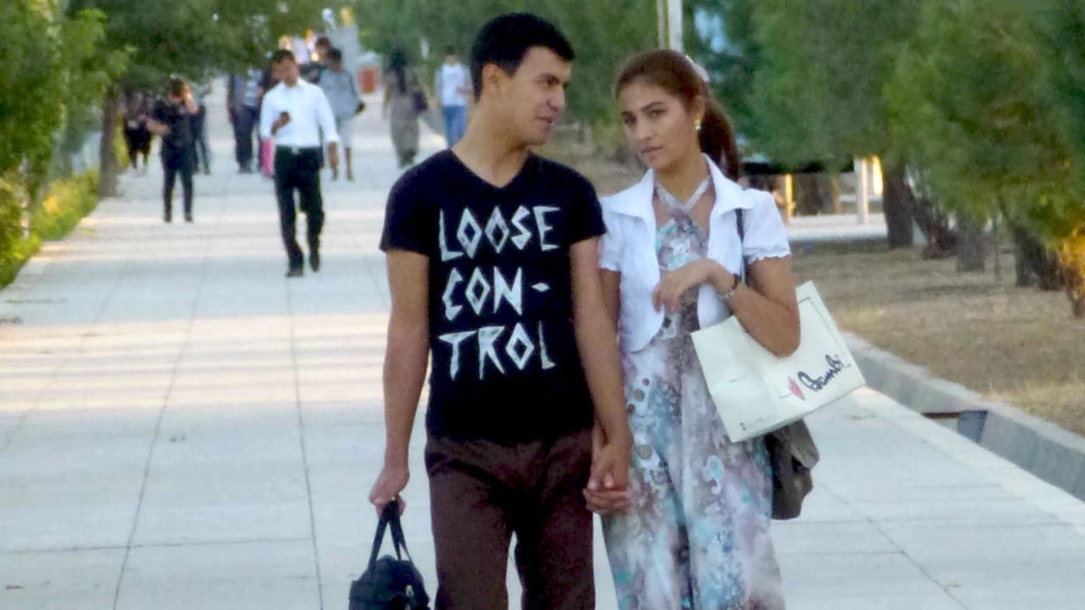 affection-not-allowed-turkmen-police-detain-hand-holding-couples-amid-new-restrictions
