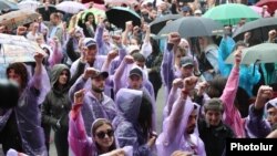 Armenia - Opposition supporters rally in Yerevan, May 15, 2022.