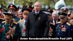 Vladimir Putin gjatë ceremonive për shënimin e Ditës së Fitores. 9 maj 2022.