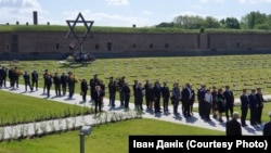 Богослужение памяти погибших в бывшем концентрационном лагере и гетто Терезин (Терезиенштадт), май 2022 года