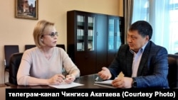 Акатаев и депутат Госдумы Татьяна Соломатина (архивное фото)