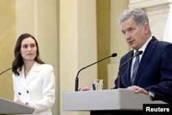 Finland's Prime Minister Sanna Marin (left) and President Sauli Niinisto in Helsinki on May 15.