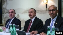Austria - Azerbaijan's President Ilham Aliyev (C) during a meeting with Armenia's President Serzh Sargsyan mediated by the OSCE Minsk Group co-chairing countries (Russia, the United States, France) on Nagorno-Karabakh, Vienna, May 16, 2016