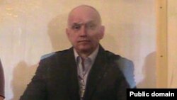 Владимир Козлов өзіне шығарылған сот үкімін тыңдап тұр. Ақтау, 8 қазан 2012 жыл.