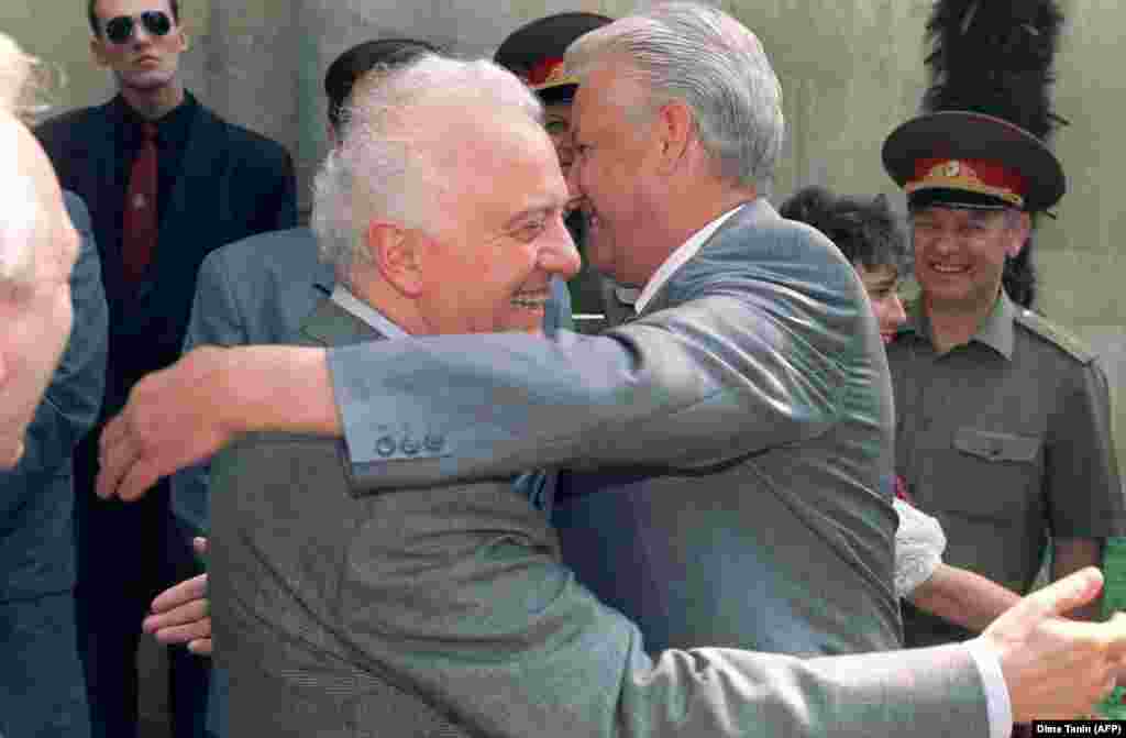 In June 1992, Russia&#39;s Boris Yeltsin (right) and Georgia&#39;s Eduard Shevardnadze met in Sochi, and signed an agreement that ended sporadic low-level fighting in South Ossetia, in which up to 1,000 people had died over the previous few years. It created a trilateral Joint Peacekeeping Force comprising 500 peacekeepers each from Russia, Georgia, and North Ossetia (co-ethnics of the population in South Ossetia across the border in Russia), as well as a commission overseeing them.