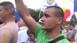 Чому протестують молдовани?