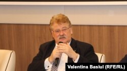 Eurodeputatul german Elmar Brok, membru al Comisiei pentru afaceri externe