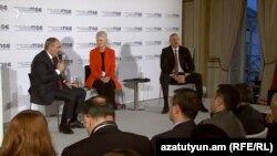 Премьер-министр Армении Никол Пашинян и президент Азербайджана Ильхам Алиев принимают участие в обсуждении карабахского урегулирования, Мюнхен, Германия, 15 февраля 2020 г.