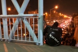 Полиция үкіметке наразылар шеруін бақылап тұр. Тегеран, 12 қаңтар 2020 жыл.