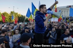 George Simion, president of the AUR party, addresses the crowd at an anti-government protest in Bucharest in October 2022.