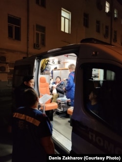 Артема Камардина госпитализируют из СК на скорой. Фото Дениса Захарова