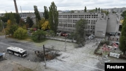 Будівля в Дніпрі, пошкоджена під час російського удару, 10 жовтня 2022 року