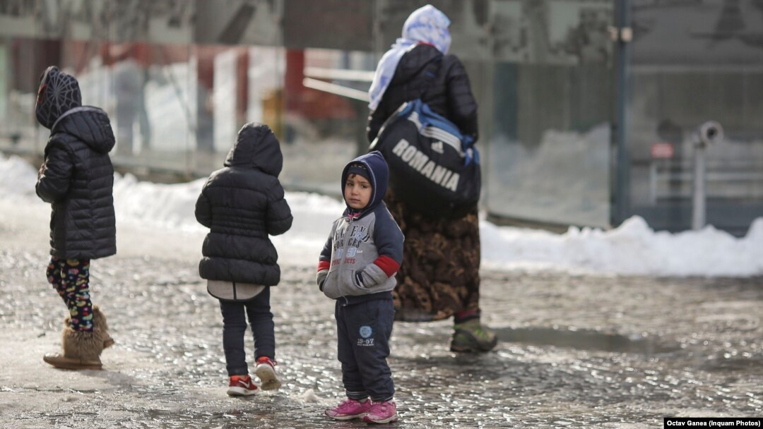 Un studiu Salvați Copiii arată că 41,5% dintre copiii din România sunt expuşi în faţa riscului de sărăcie sau excluziune socială.