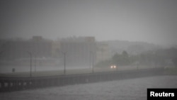 Uragan Nikol, praćen jakim pljuskovima i olujnim vjetrovima, zaprijetio da će da ugrozi oblasti na obali koje je već pogodila velika oluja prije šest sedmica (ilustracija)
