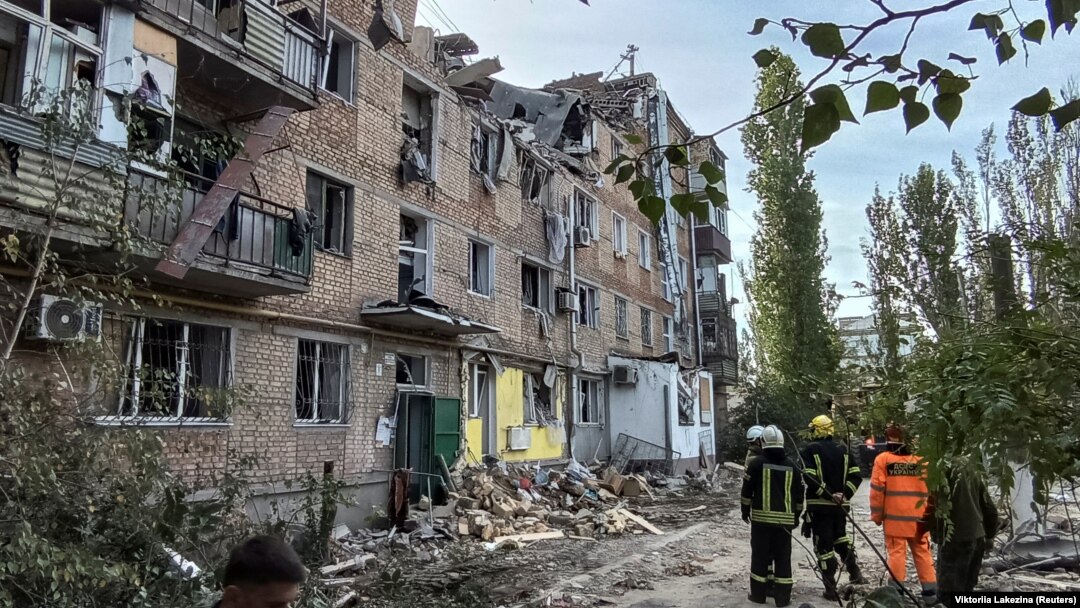 Dozens feared dead in bombing of Ukrainian school