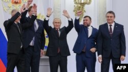Назначенные Москвой "главы регионов" радуются включению украинских областей в состав России. Кремль, 30 сентября 2022 года