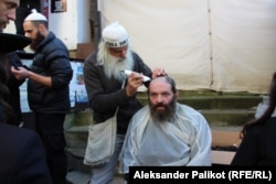 A man gets his hair cut before Rosh Hashanah in Uman. .