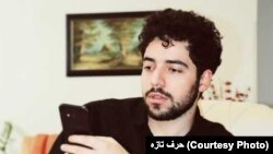 Iranski pjevač Šervin Hadžipur