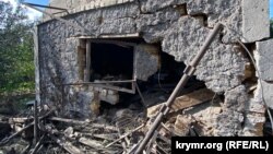 Зруйнований від вибуху міни сарай на Херсонщині