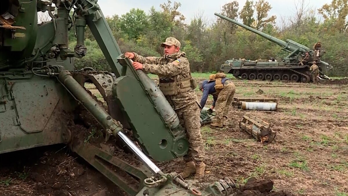 Big Guns Ukrainian Long Range Artillery Targets Russian Command Posts 