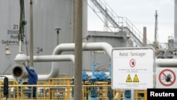 По трубопроводу «Дружба» нефть поставляется на перерабатывающий завод (на фото) в городе Шведте на востоке Германии
