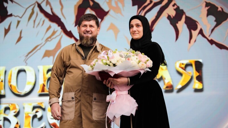 Югоосетинский лидер наградил дочь Кадырова «Орденом Дружбы»