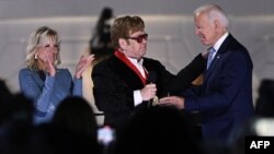  Семейство Байдън изрази почитта си към дългогодишната битка на музиканта със СПИН 