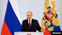 Vladimir Putin la ceremonia din 30 septembrie de semnarea a documentelor prin care Rusia revendică patru regiuni ucrainene. Anexarea nu este recunoscută de forurile internaționale.