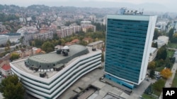 Zgrada Parlamenta Bosne i Hercegovine (lijevo), Sarajevo, oktobar 2022.