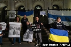  Участници в митинг в поддръжка на Александър Стоцки пред Съдебната палата в София на 13 октомври 