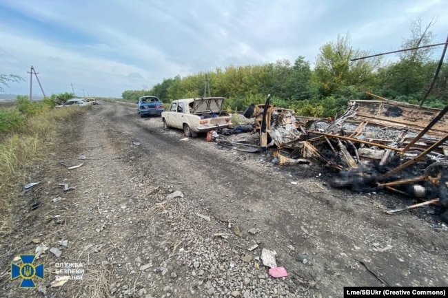 Розстріляна колона цивільних автомобілів. Харківщина (фото СБУ)