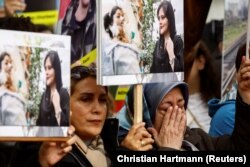 نمایی از اعتراض‌ها به کشته شدن مهسا امینی در پاریس
