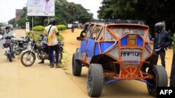 Togo: Trkački automobili iz reciklaže