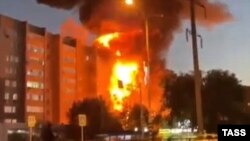 Пожар в жилом доме в Ейске после падения военного самолета Су-34