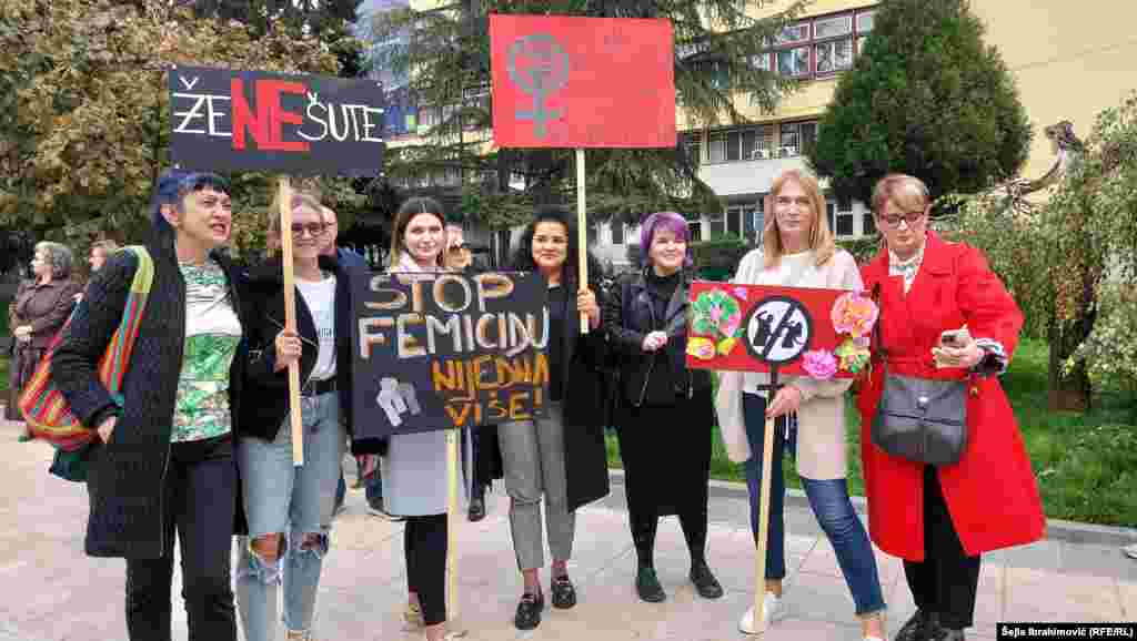 Jedinstvena statistika o broju femicida i nasilju nad ženama u BiH ne postoji.. &#39;Stop femicidu&#39; jedan je od natpisa na protestu u Sarajevu.