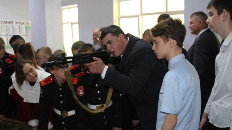 Аксенов утвердил порядок проведения начальной военной подготовки в школах Крыма