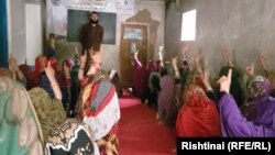 د زابل په کاکړو کې یو جومات چې خلکو تازه د نجونو زده کړو لپاره ځانګړی کړی.