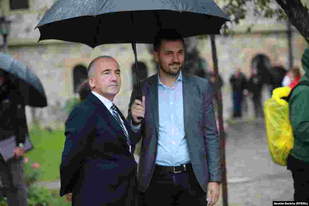 Ceremoniji ustoličenja prisustvovao je i gradonačelnik Peći Gazmend Muhadžeri (Muhaxheri).