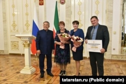 Rusztam Minnihanov tatárföldi elnök kitüntetéseket adott át a pedagógusnap előestéjén, és felidézte a „történelmi eseményeket” (a négy ukrajnai körzet elcsatolását), amelyeket „az erős Oroszországgal közös jövő melletti választásnak” nevezett